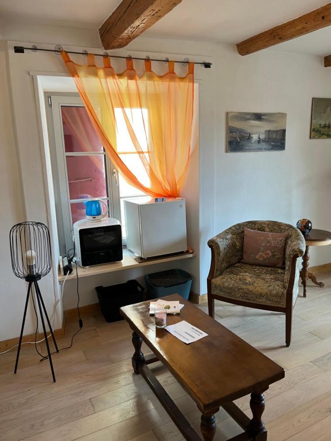 Chambre Papillon Avec Acces Terasse La Neuveville Exterior photo