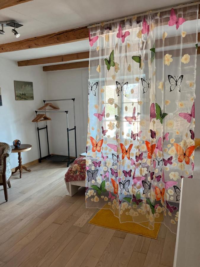 Chambre Papillon Avec Acces Terasse La Neuveville Exterior photo