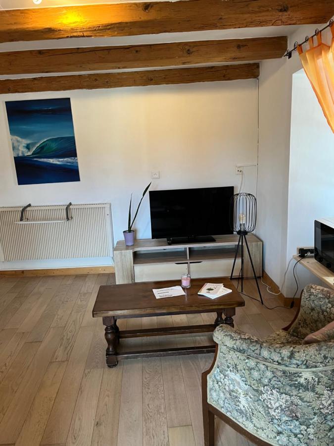 Chambre Papillon Avec Acces Terasse La Neuveville Exterior photo